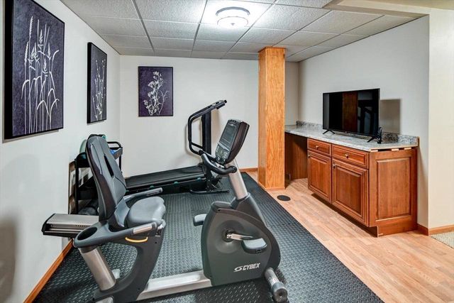 1275 McMahon Drive, Sun Prairie, WI 53590