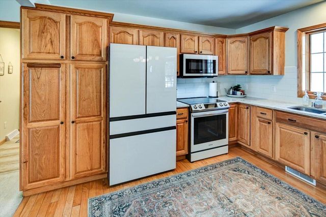 1275 McMahon Drive, Sun Prairie, WI 53590