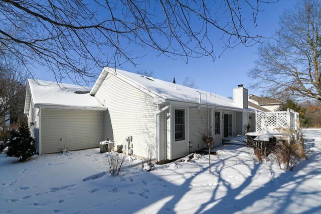 1275 McMahon Drive, Sun Prairie, WI 53590