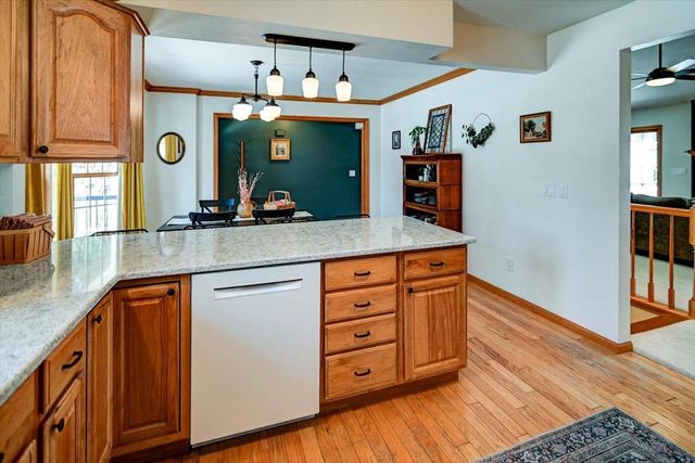 1275 McMahon Drive, Sun Prairie, WI 53590