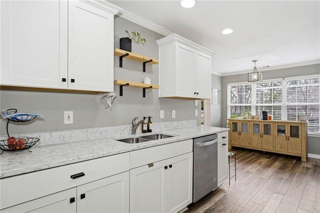 5076 Newpark NW Drive, Acworth, GA 30101