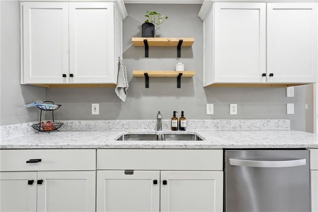 5076 Newpark NW Drive, Acworth, GA 30101