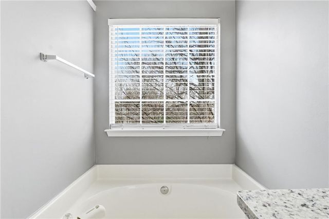 5076 Newpark NW Drive, Acworth, GA 30101