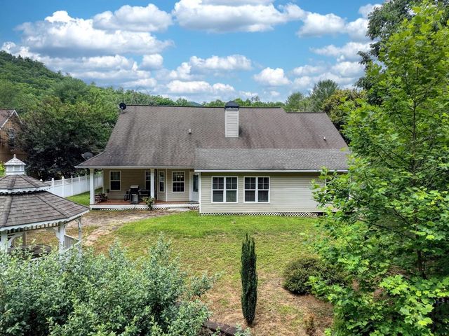 2187 Big Pine Drive, Hiawassee, GA 30546