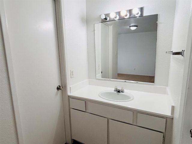 9201 Clarewood Drive 129, Houston, TX 77036