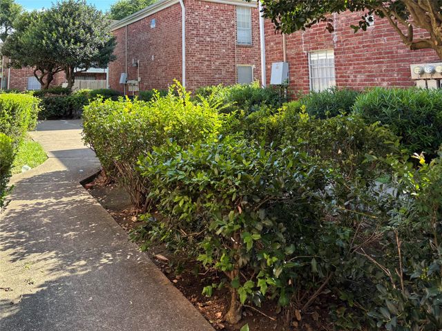 9201 Clarewood Drive 129, Houston, TX 77036