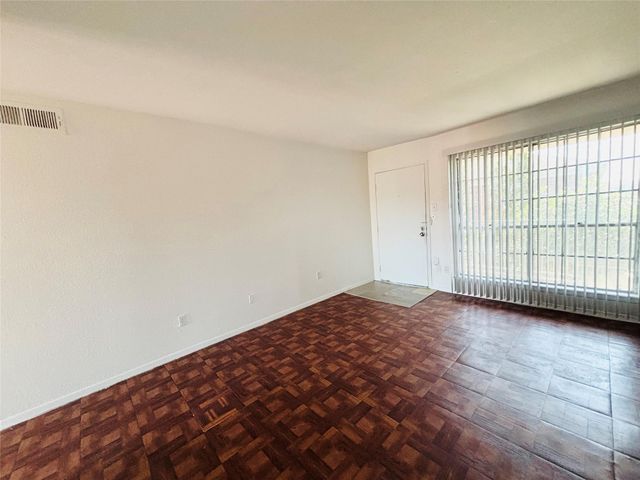 9201 Clarewood Drive 129, Houston, TX 77036