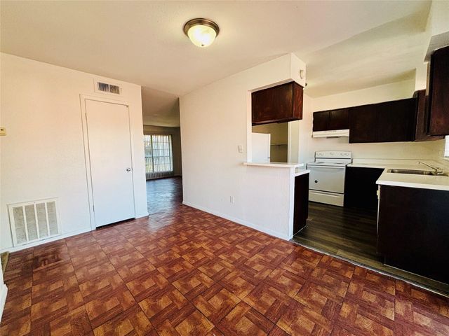 9201 Clarewood Drive 129, Houston, TX 77036