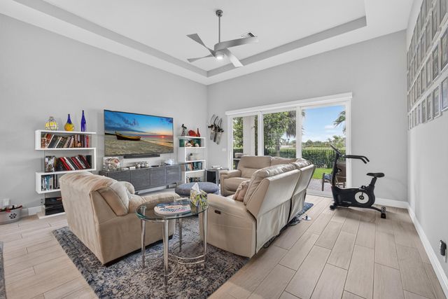 9945 Regency Way, Palm Beach Gardens, FL 33412