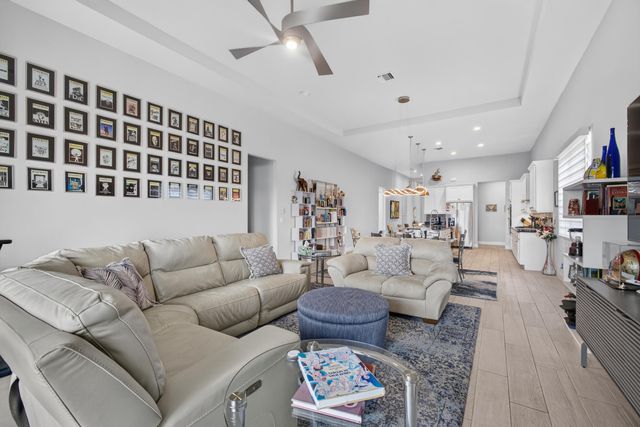 9945 Regency Way, Palm Beach Gardens, FL 33412