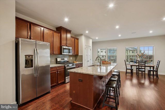 2105 HEMLOCK BAY RD, Dumfries, VA 22026