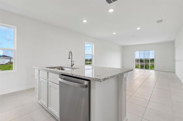 1976 DIAMOND HEAD CIRCLE, Haines City, FL 33844