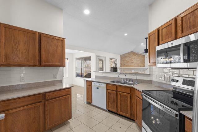 812 Bentle Street, Cedar Hill, TX 75104