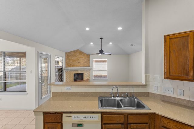 812 Bentle Street, Cedar Hill, TX 75104