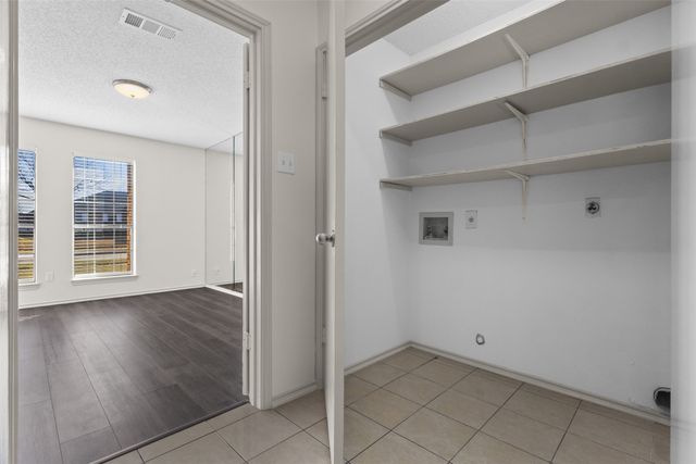 812 Bentle Street, Cedar Hill, TX 75104