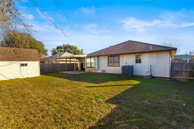 812 Bentle Street, Cedar Hill, TX 75104