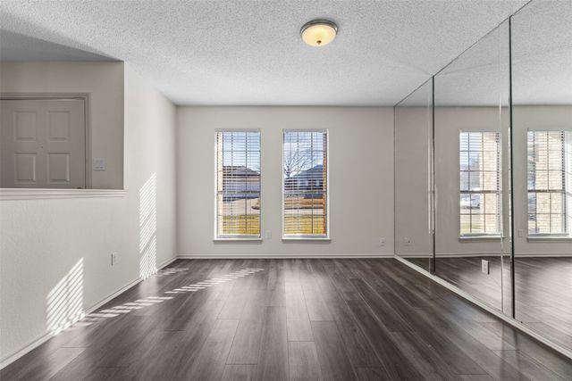 812 Bentle Street, Cedar Hill, TX 75104