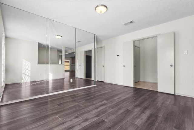 812 Bentle Street, Cedar Hill, TX 75104