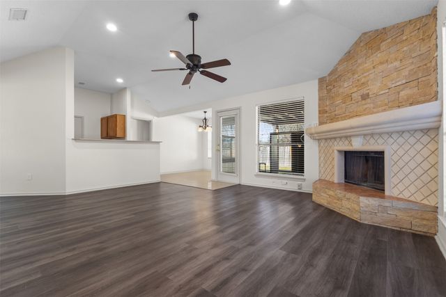 812 Bentle Street, Cedar Hill, TX 75104