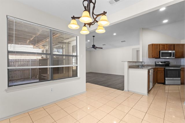 812 Bentle Street, Cedar Hill, TX 75104