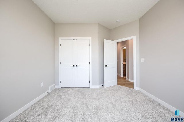 725 S Granite Cir Circle, Tea, SD 57064