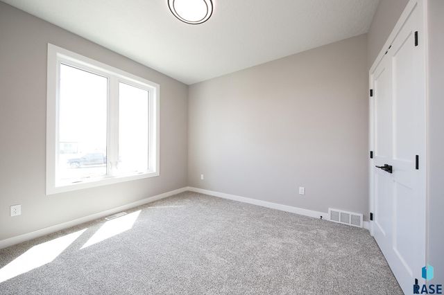 725 S Granite Cir Circle, Tea, SD 57064