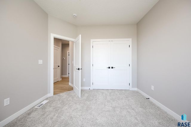 725 S Granite Cir Circle, Tea, SD 57064