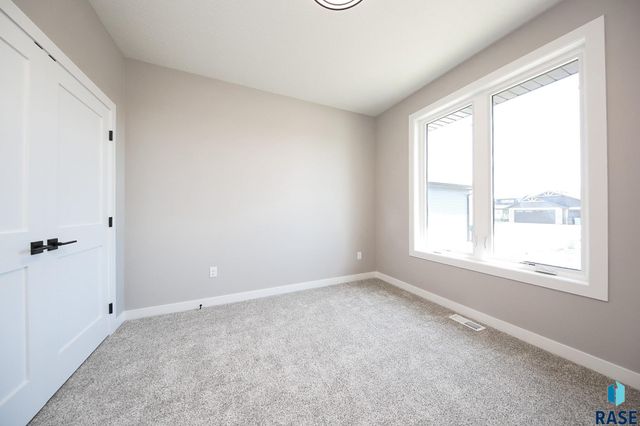 725 S Granite Cir Circle, Tea, SD 57064