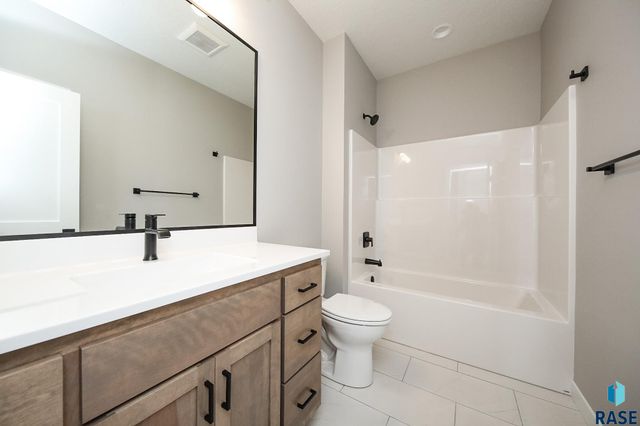 725 S Granite Cir Circle, Tea, SD 57064