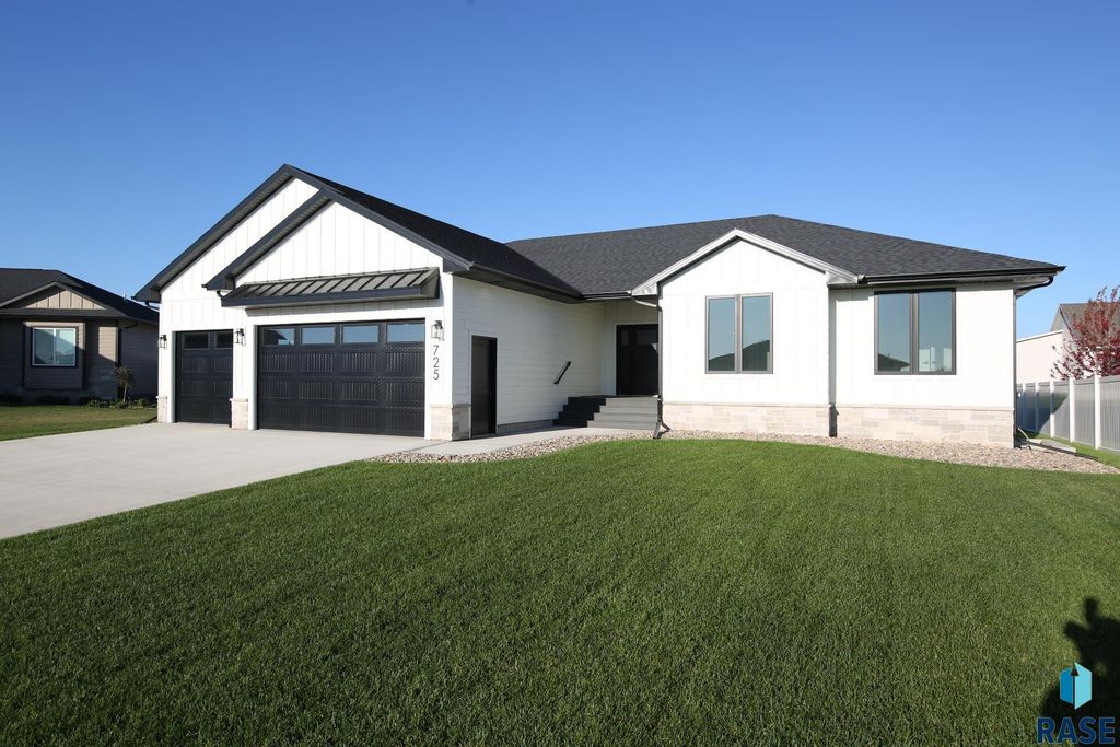725 S Granite Cir Circle, Tea, SD 57064