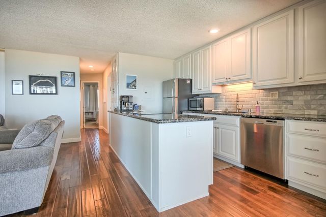 825 Balboa Avenue 205, Capitola, CA 95010