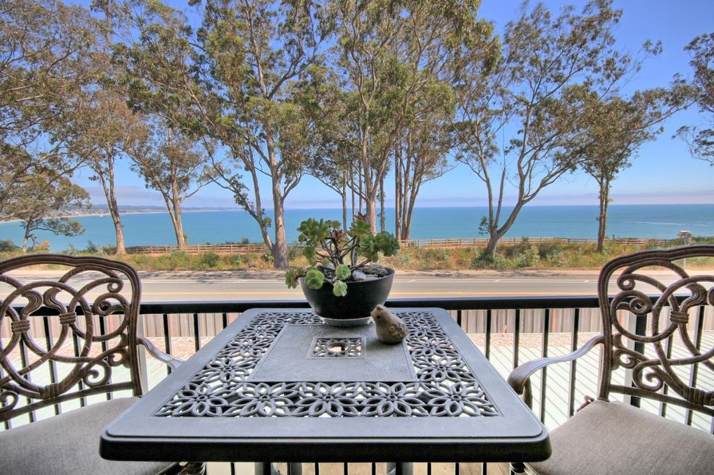 825 Balboa Avenue 205, Capitola, CA 95010