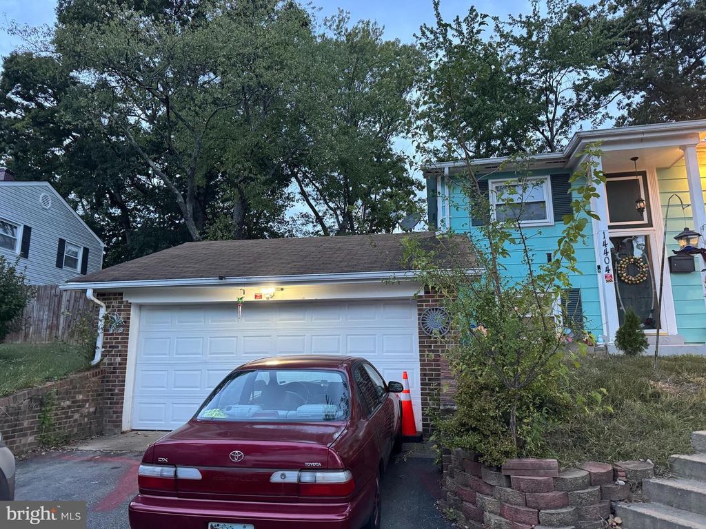 Image 2 of property listing at 14404 BIRCHDALE AVE, Woodbridge, VA 22193