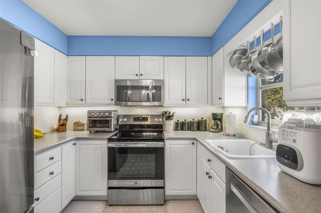 744 63RD AVENUE N, St Petersburg, FL 33702