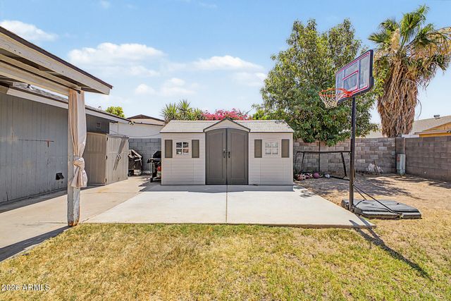 8137 W MONTECITO Avenue, Phoenix, AZ 85033