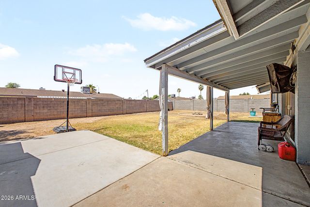8137 W MONTECITO Avenue, Phoenix, AZ 85033