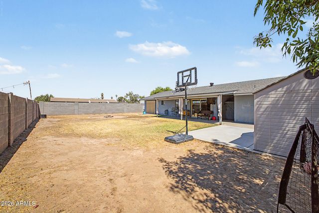 8137 W MONTECITO Avenue, Phoenix, AZ 85033
