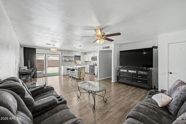 8137 W MONTECITO Avenue, Phoenix, AZ 85033