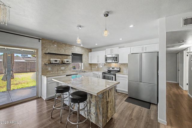 8137 W MONTECITO Avenue, Phoenix, AZ 85033
