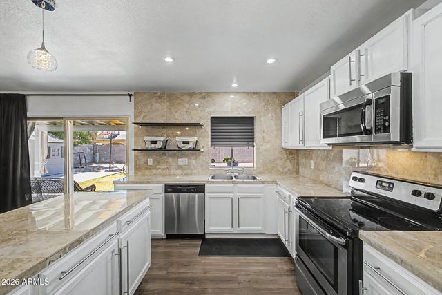8137 W MONTECITO Avenue, Phoenix, AZ 85033