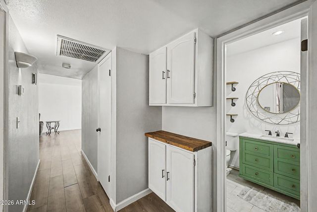 8137 W MONTECITO Avenue, Phoenix, AZ 85033