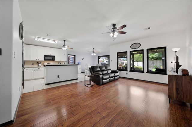 614 Linden Manor Court, Spring, TX 77373