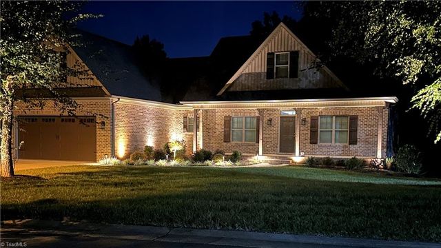 8206 Arbor Ridge Lane, Clemmons, NC 27012