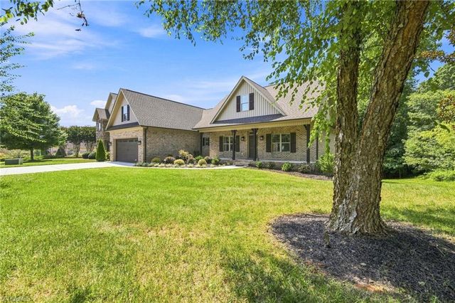 8206 Arbor Ridge Lane, Clemmons, NC 27012