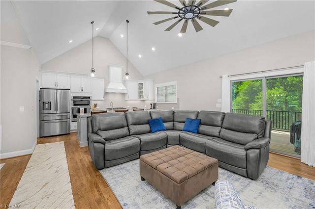 8206 Arbor Ridge Lane, Clemmons, NC 27012
