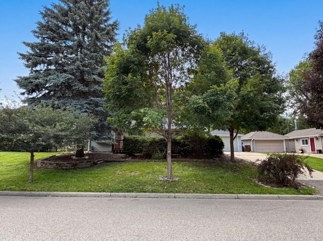 2591 Aldine Street, Roseville, MN 55113