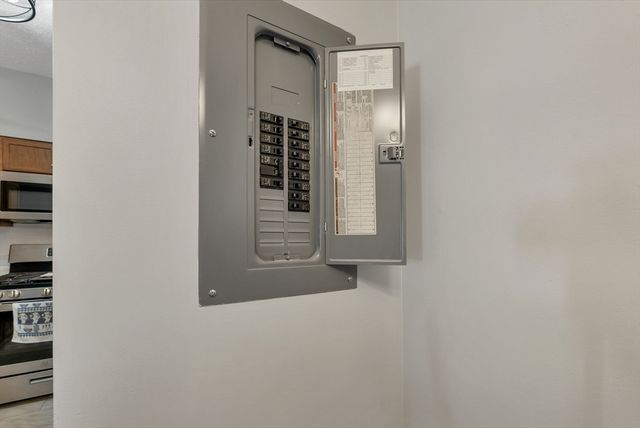 21 Hampshire Rd 111, Methuen, MA 01844