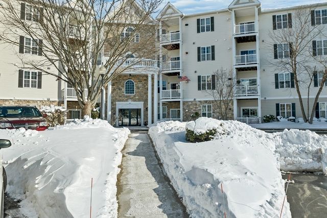 21 Hampshire Rd 111, Methuen, MA 01844