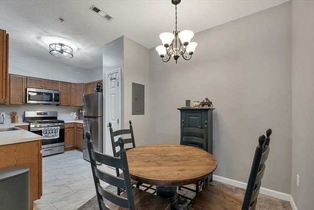 21 Hampshire Rd 111, Methuen, MA 01844