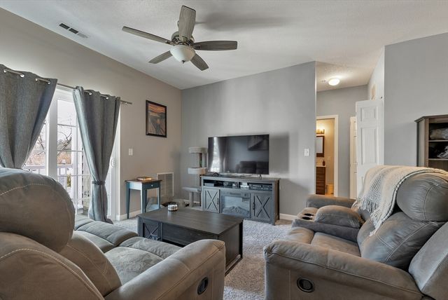 21 Hampshire Rd 111, Methuen, MA 01844